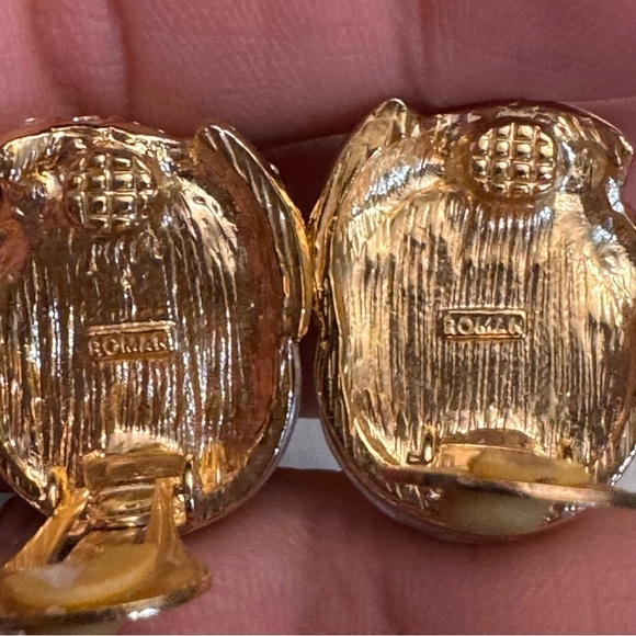 Pair of Vintage Roman Golden Faux Pearl Clip On Earrings - Picture 11 of 13